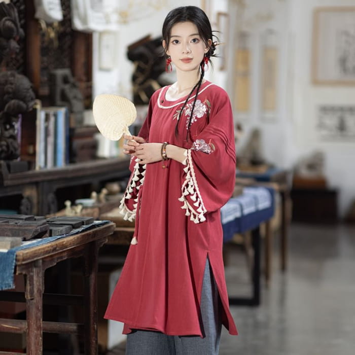 3/4-Sleeve Round Neck Embroidered Hanfu Top / Wide Leg