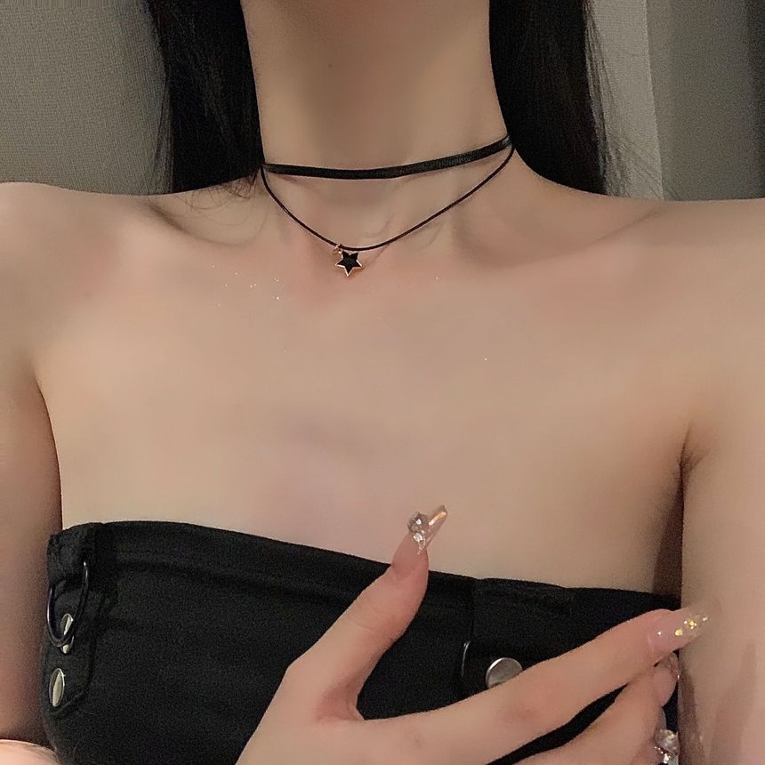 Pendant Layered Choker