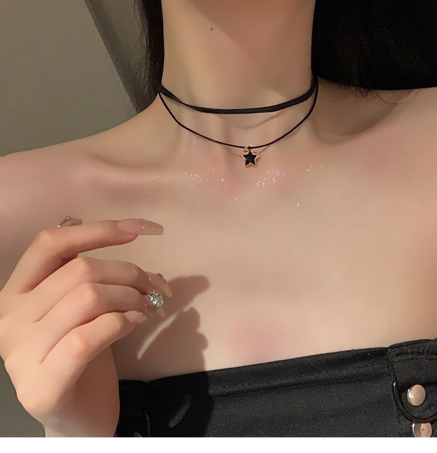 Pendant Layered Choker