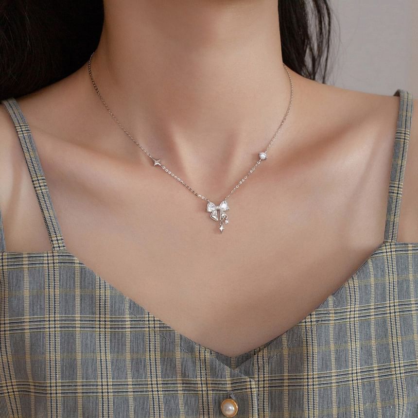 Bow Necklace