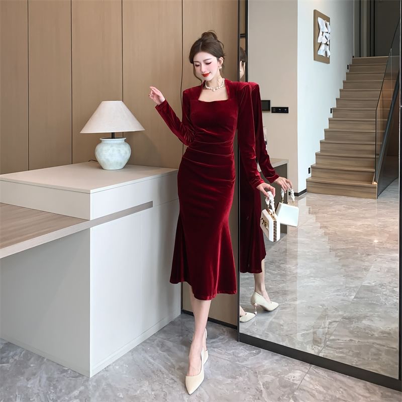 Long-Sleeve Square Neck Plain Ruched Velvet Midi Mermaid Dress