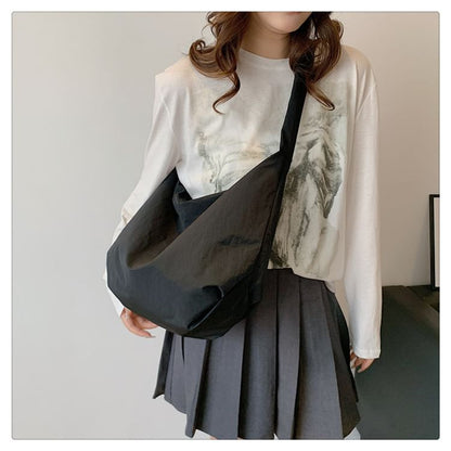 Plain Zip Shoulder Bag