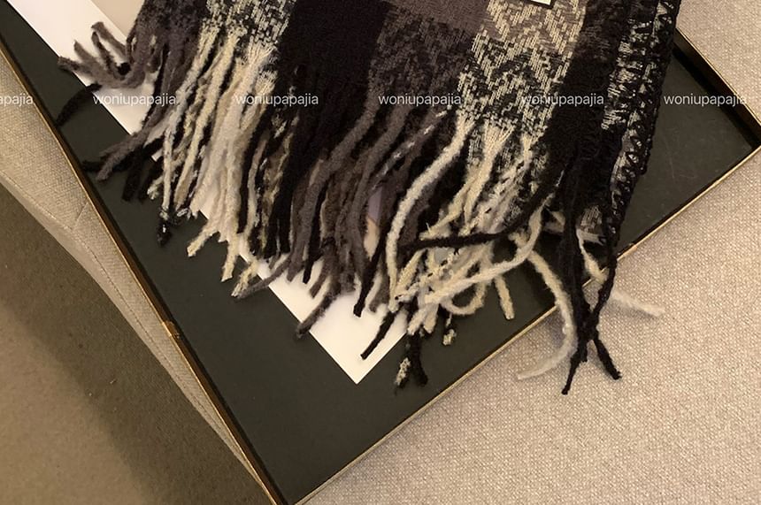 Checked Fringed Scarf