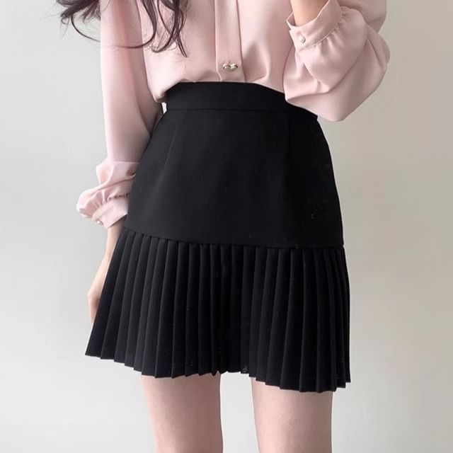 Long-Sleeve Plain Heart Button Blouse / High Waist Accordion Pleated Mini A-Line Skirt