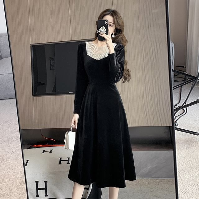 Long-Sleeve Crew Neck Plain Faux Pearl Accent Velvet Midi A-Line Dress