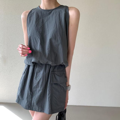 Set: Sleeveless Plain Zip Detail Top + High Waist Mini Cargo Skort