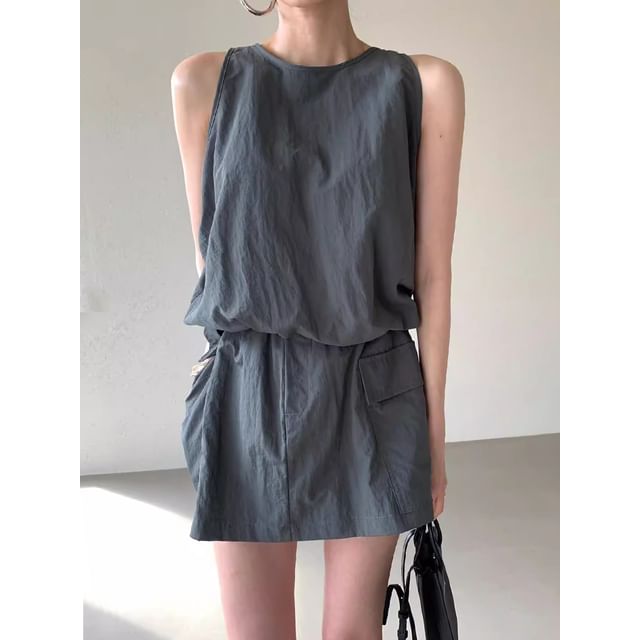 Set: Sleeveless Plain Zip Detail Top + High Waist Mini Cargo Skort