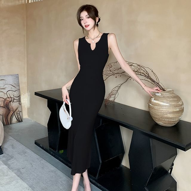 Sleeveless Notch Neck Plain Midi Sheath Dress