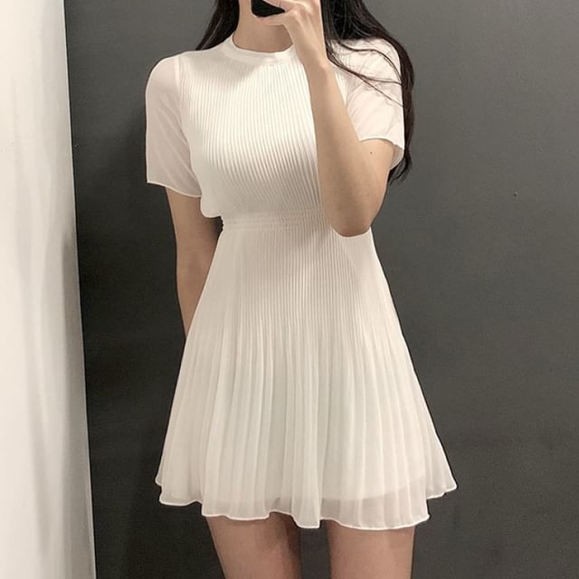 Short-Sleeve Crewneck Plain Mini Pleated Dress