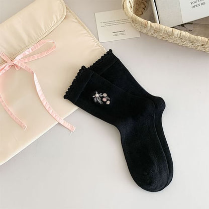 Flower Embroidered Scallop Trim Crew Socks