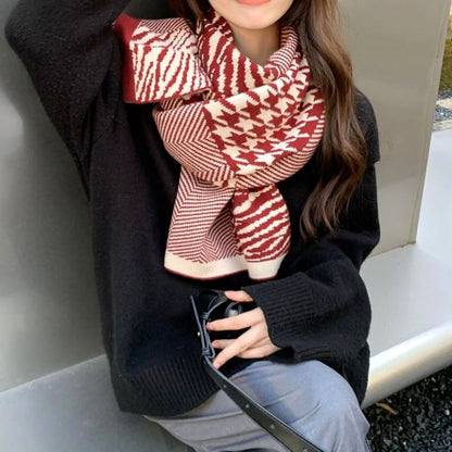 Houndstooth Knit Scarf