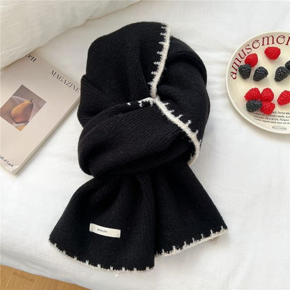 Contrast Trim Label Applique Scarf