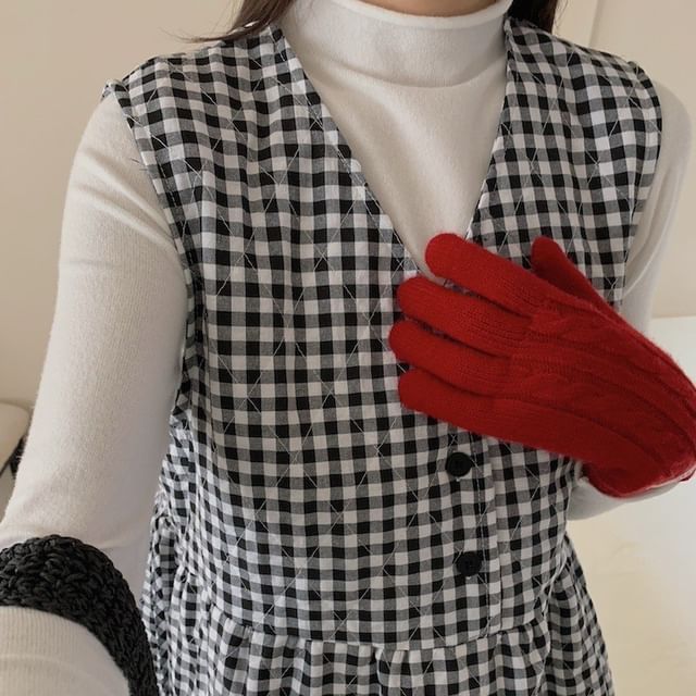 Long-Sleeve Mock Neck Plain Tee / V-Neck Gingham Quilted Half-Buttoned Midi Jumper Dress