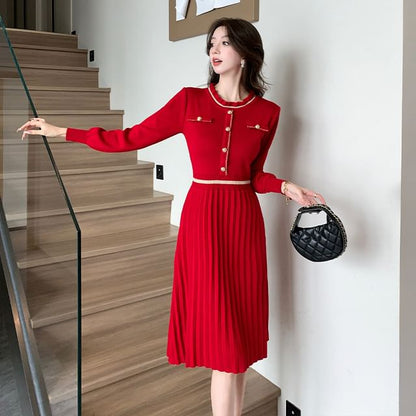 Long-Sleeve Crew Neck Plain Pleated Hem Knit A-Line Dress