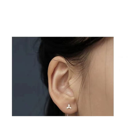 Asymmetrical Leaf Ear Stud