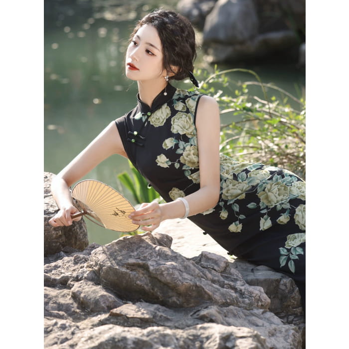 Black with Green Flowers Cheongsam - Female Hanfu