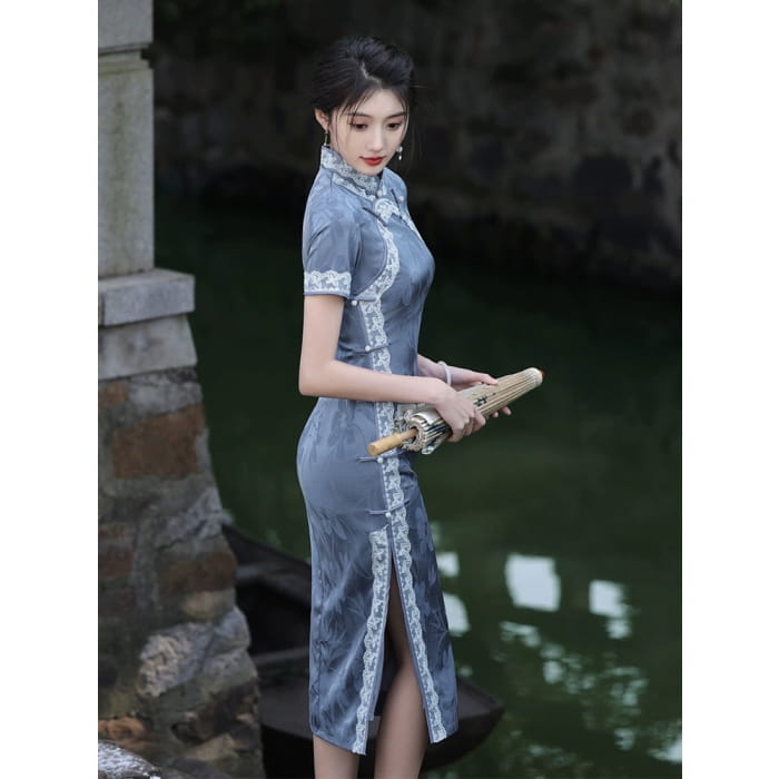 Blue Classic Embodies Cheongsam - Female Hanfu