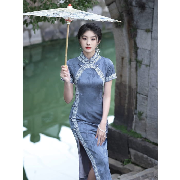 Blue Classic Embodies Cheongsam - Female Hanfu