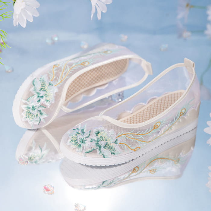 Blue Floral Embroidery Flat Mesh Shoes