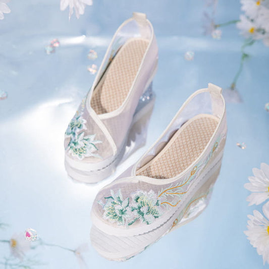 Blue Floral Embroidery Flat Mesh Shoes - White / 35