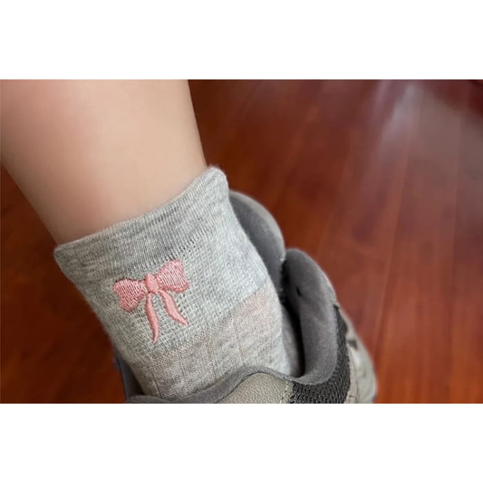 Bow Embroidery Socks Set