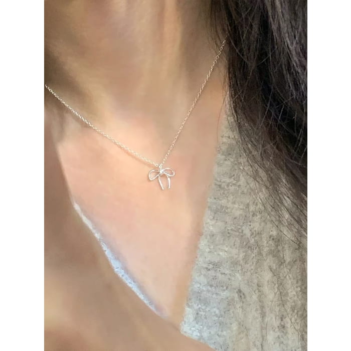 Bow Pendant Alloy Necklace