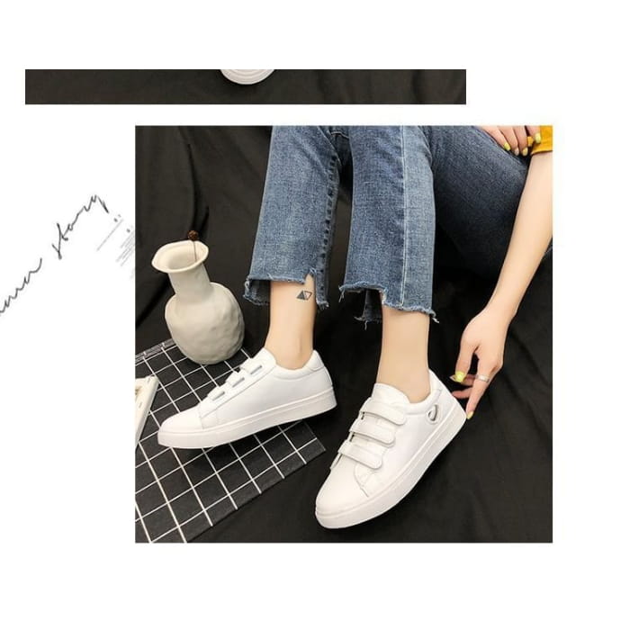 Casual Sneakers With Heart-Shaped Decor