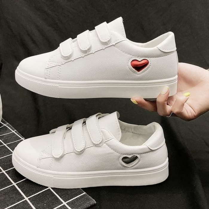 Casual Sneakers With Heart-Shaped Decor