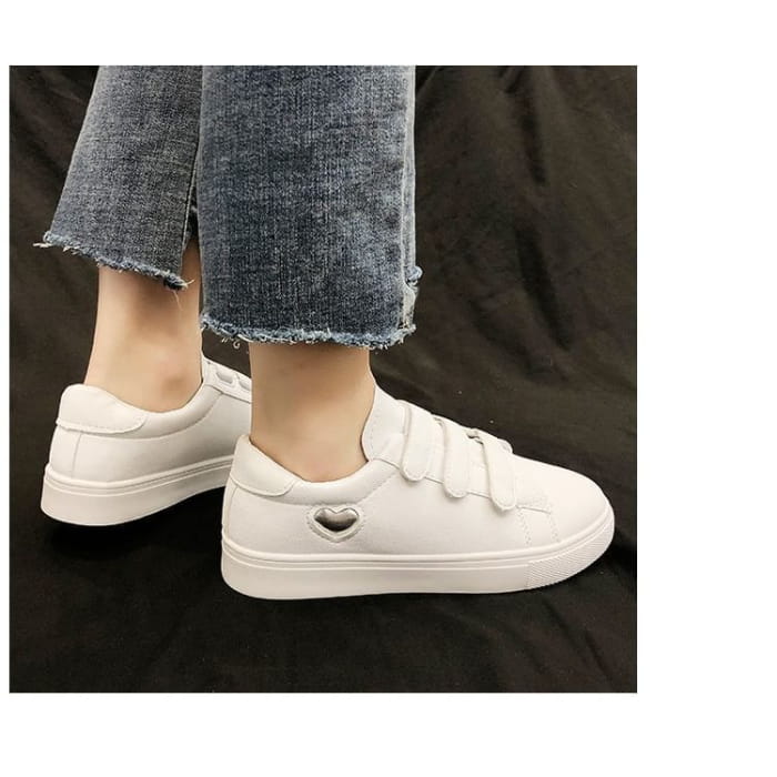 Casual Sneakers With Heart-Shaped Decor