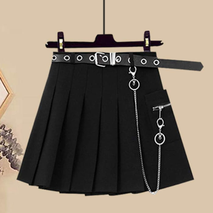 Casual T-Shirt Belted Chain Pleated Skirt Set - M