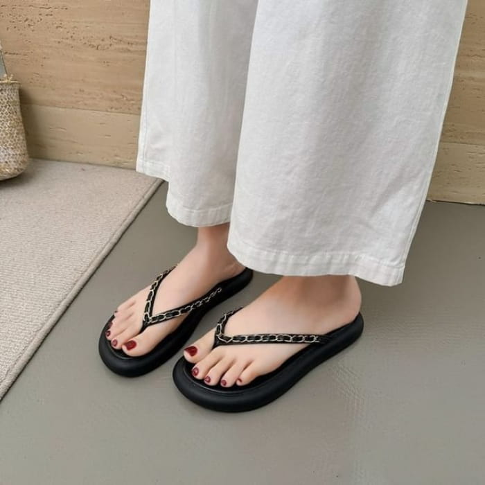 Chain Detail Flip-Flops