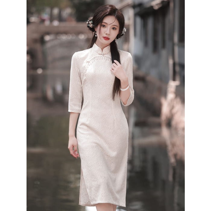 Classic Textured Long Sleeve Cheongsam - S / Apricot