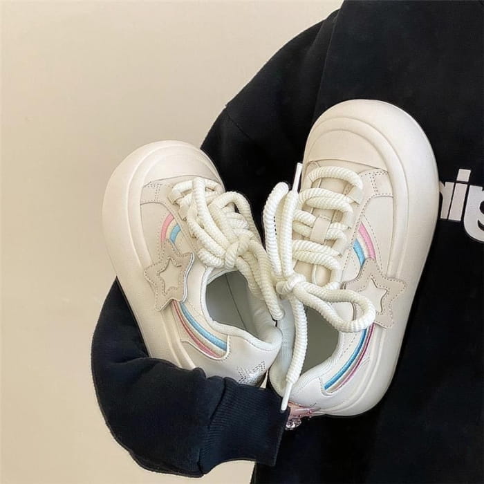 Contrast Accent Star Applique Platform Sneakers