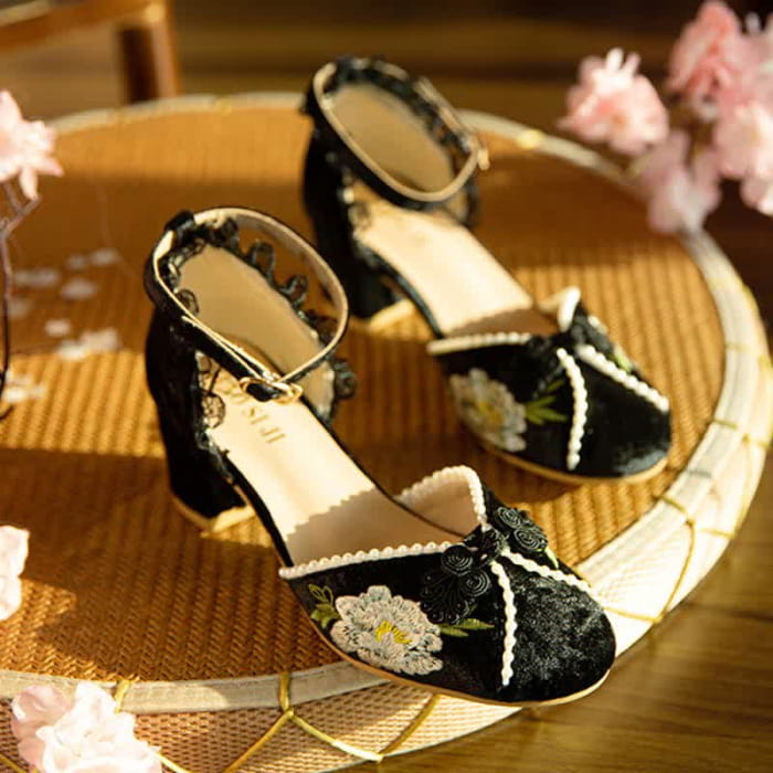 Elegant Blossom Embroidery Buckle Mary Janes Shoes - Black