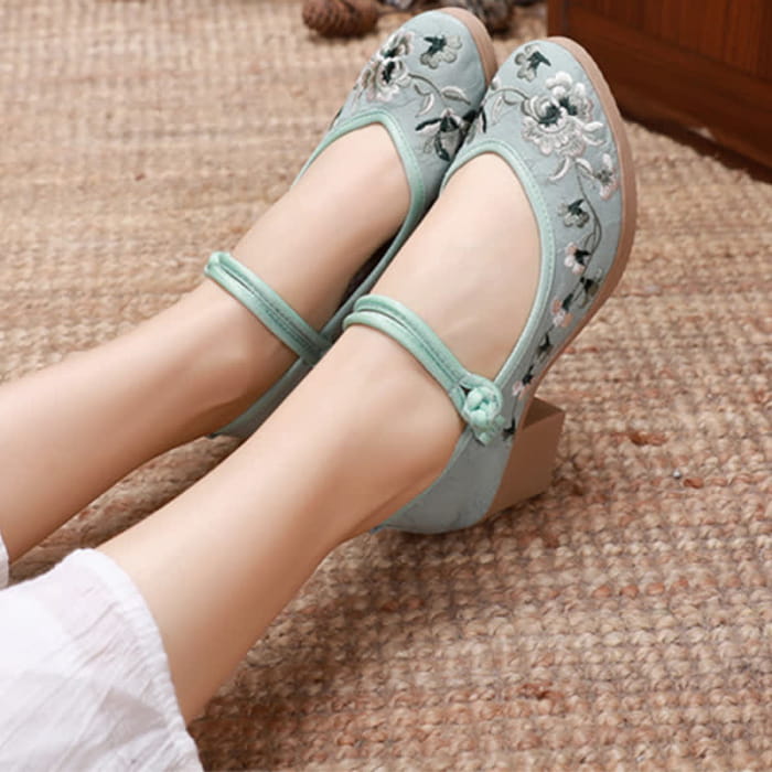 Elegant Floral Embroidery Buckle High Heel Shoes - Green