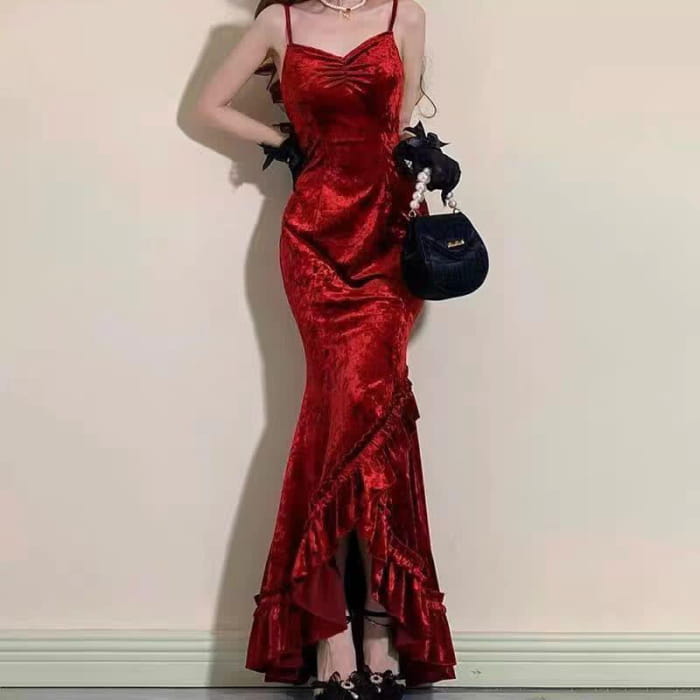 Elegant V-neck Fishtail Slip Dress - Red / S