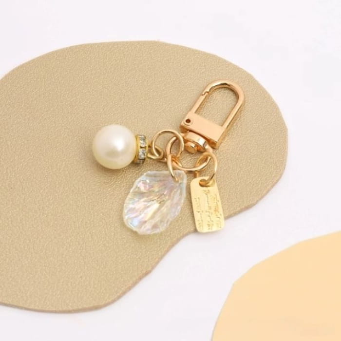 Faux Pearl Shell Acrylic Bag Charm Keyring - Q930-2 - Gold