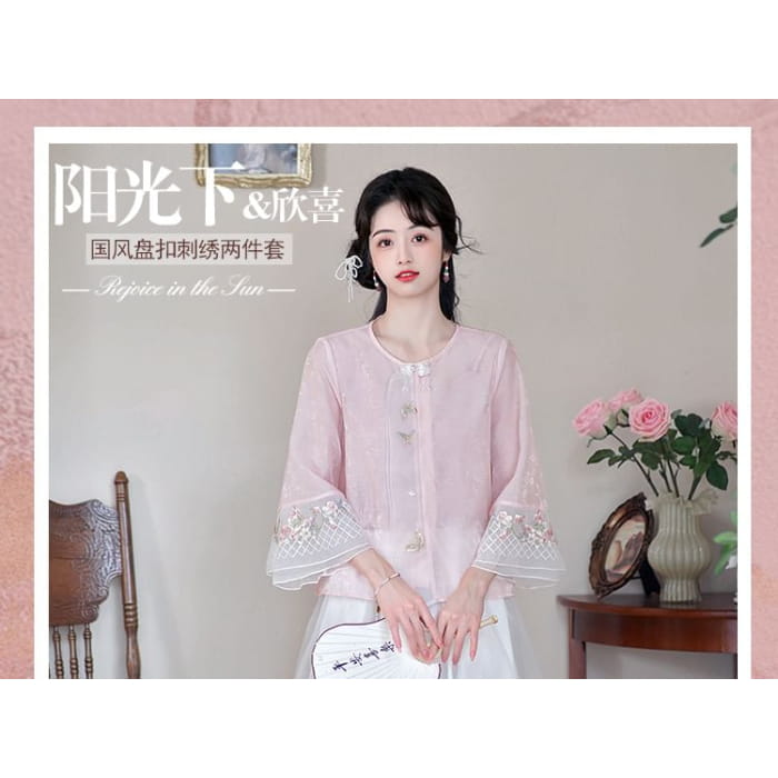 Flared-Sleeve Flower Embroidered Blouse / High Rise Plain