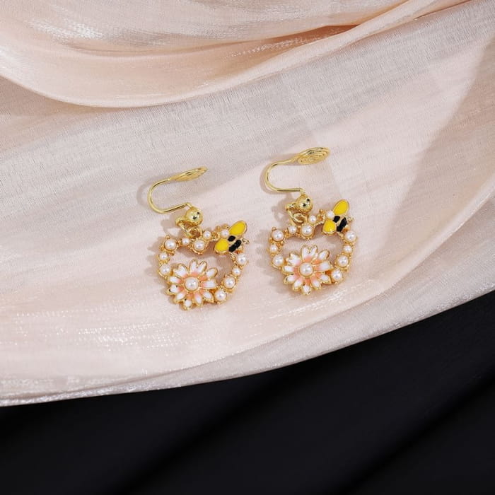 Floral Faux Pearl Bee Alloy Drop Earring