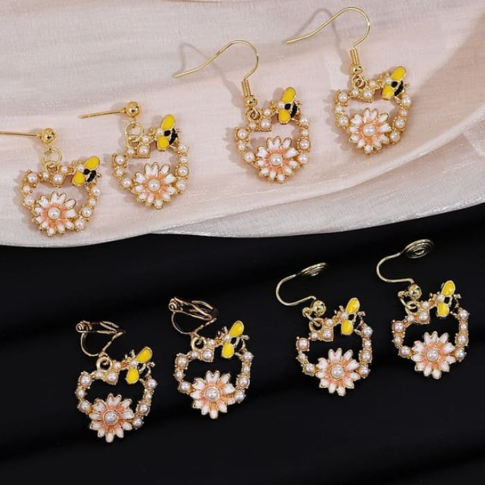 Floral Faux Pearl Bee Alloy Drop Earring