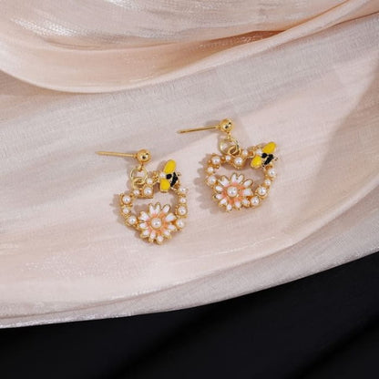 Floral Faux Pearl Bee Alloy Drop Earring - E6487 - 1 Pair