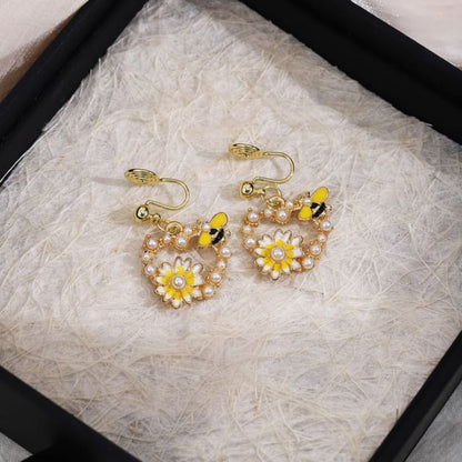 Floral Faux Pearl Bee Alloy Drop Earring - E6489 - 1 Pair