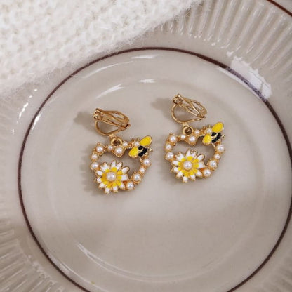 Floral Faux Pearl Bee Alloy Drop Earring - E6490 - 1 Pair