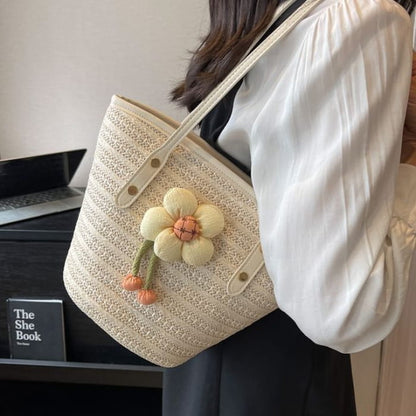 Flower Detail Straw Tote Bag