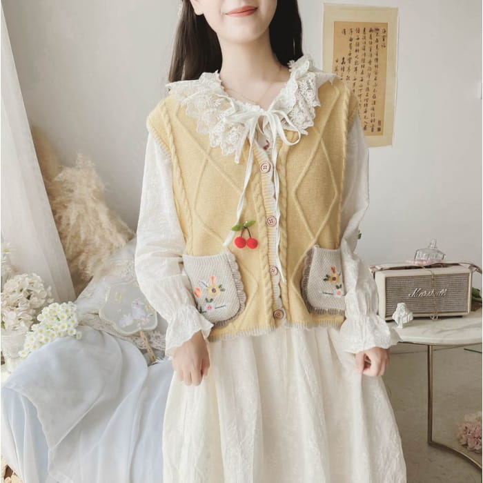 Flower Embroidered Single-Breasted Vest / Long-Sleeve Lace