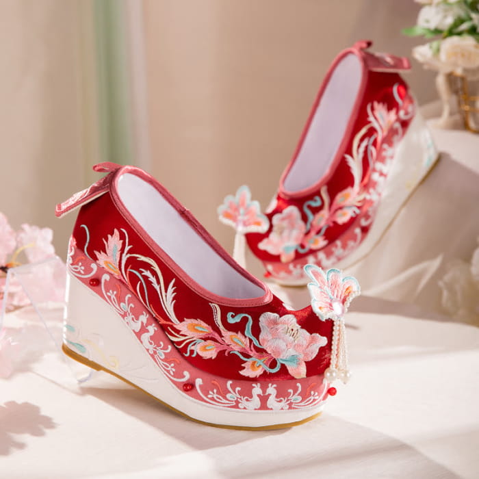 Flower Embroidery Butterfly Pearl Decor Wedge Shoes - Red