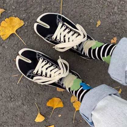 Flower Striped Tabi Socks - Blue/black