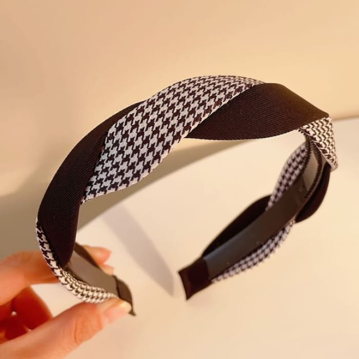 Houndstooth Helical Fabric Headband - Black / One Size