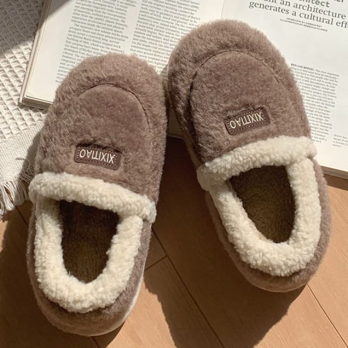 Label Applique Fluffy Slippers