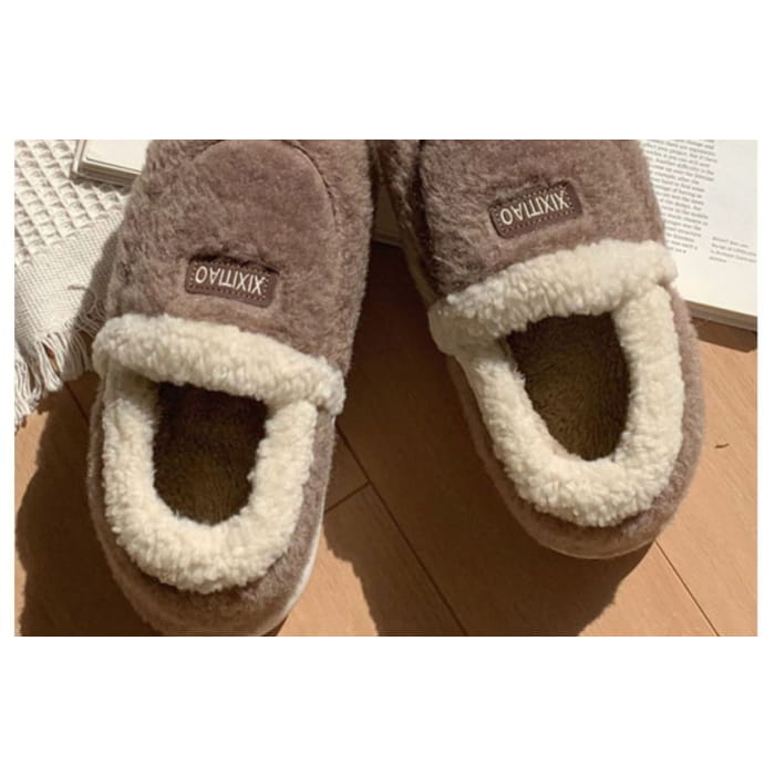 Label Applique Fluffy Slippers